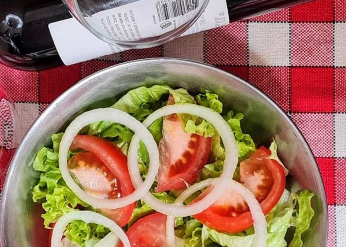 Ensalada mixta argentina saludable con semillas