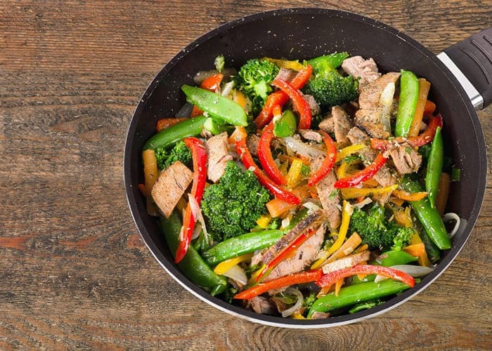 Lomo salteado saludable con vegetales