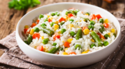 Arroz con verduras estilo hondureño saludable