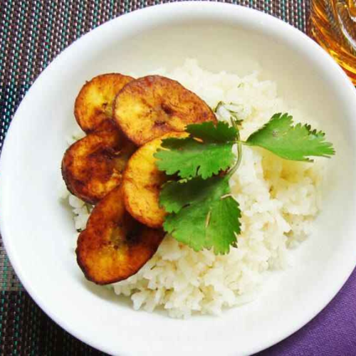 Arroz con Tajadas y Vegetales Hondureño