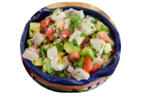 Ceviche de pescado con limón, jitomate y cilantro