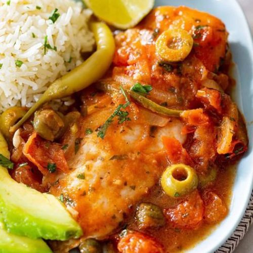 Filete de Pescado en Salsa Veracruzana con Jitomate y Aceitunas