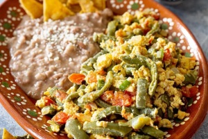 Nopal con Huevo al Desayuno