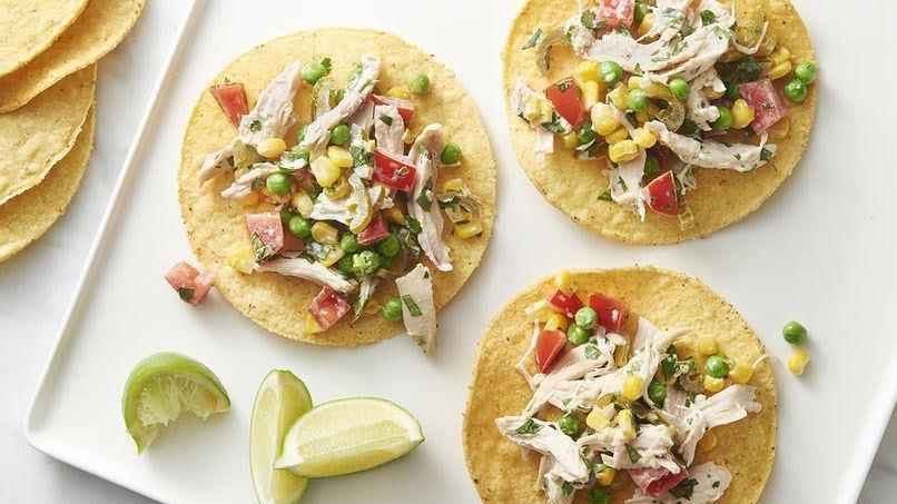 Tostadas de Pollo Deshebrado con Vegetales