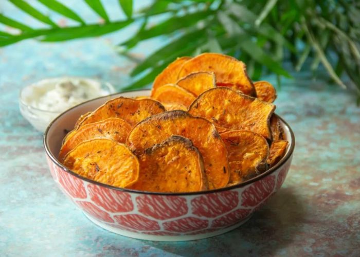 Rodajas de camote naranja horneadas con romero
