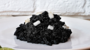 Arroz Negro venezolano con tinta de calamar y vegetales