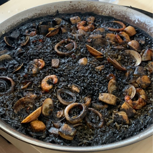Arroz Negro venezolano con tinta de calamar y vegetales
